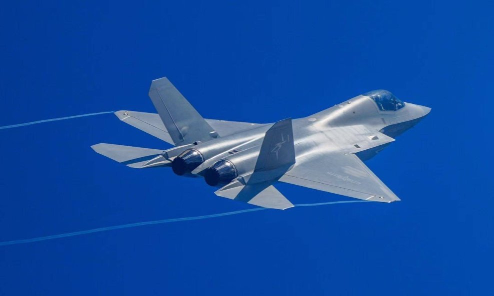J-35A na zrakoplovnom sajmu u Zhuhaiju prošle godine