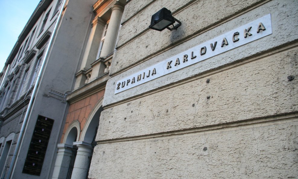 Zgrada županije