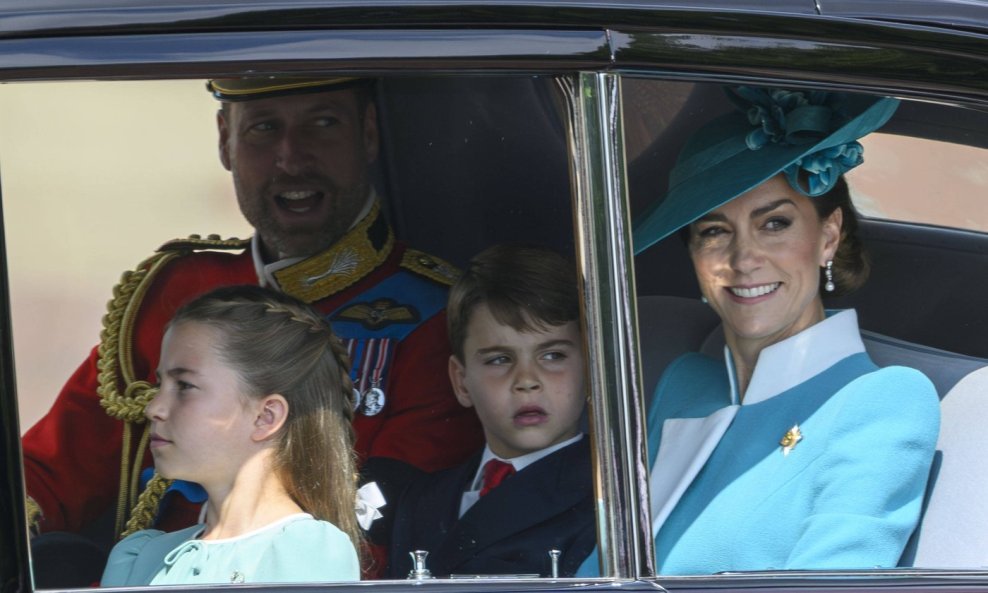 Princ William i Kate Middleton s princem Georgeom (11), princezom Charlotte (10) i princem Louisom