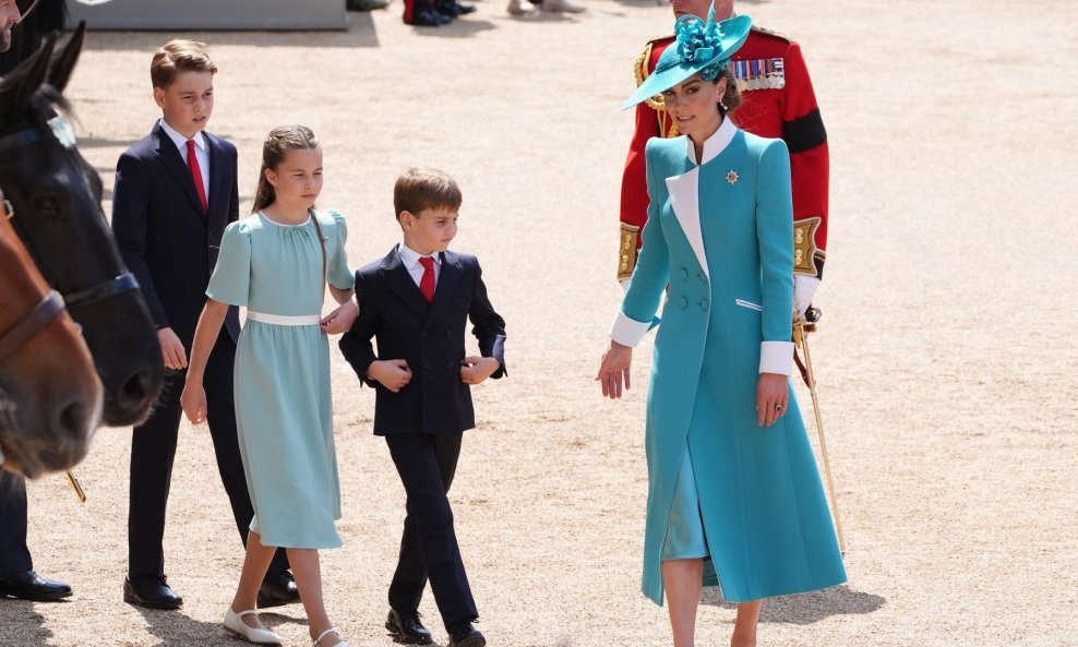 Princ George, princeza Charlotte, princ Louis i Kate Middleton