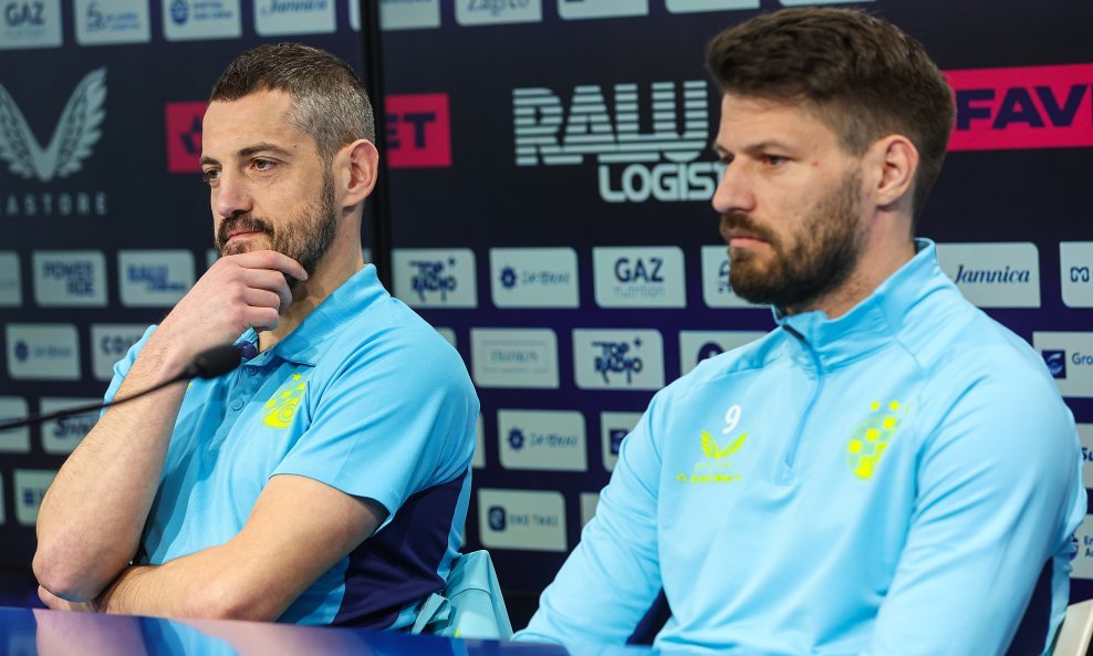 Arijan Ademi (lijevo) i Bruno Petković