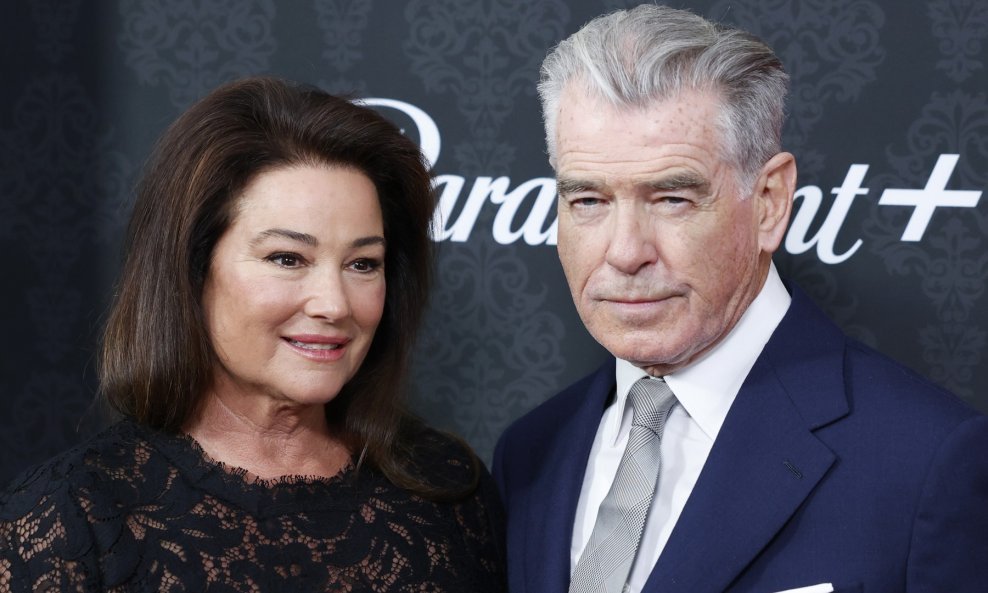Pierce Brosnan i Keely Shaye Smith