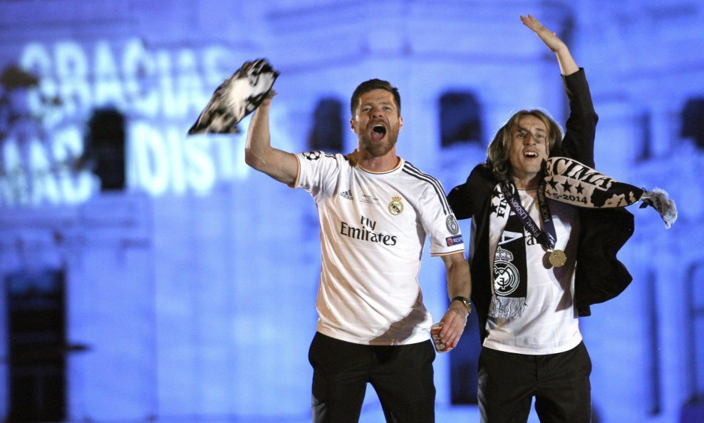 Luka Modrić i Xabi Alonso iz vremena dok su kao igrači osvajali trofeje za Real