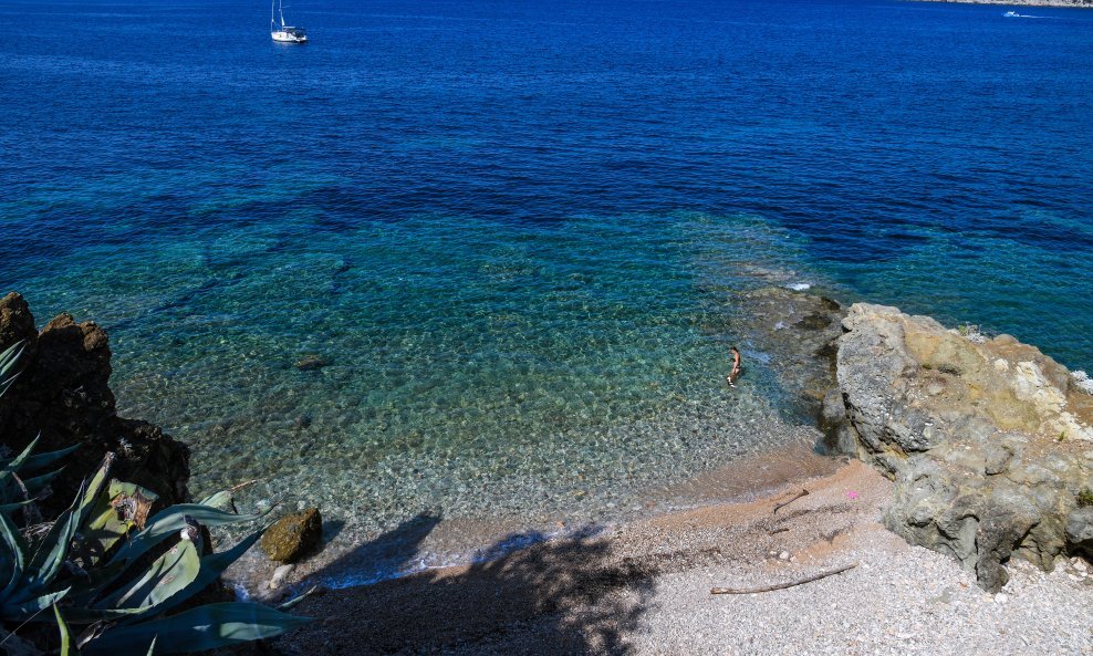 Plaža Kamenice na otoku Visu