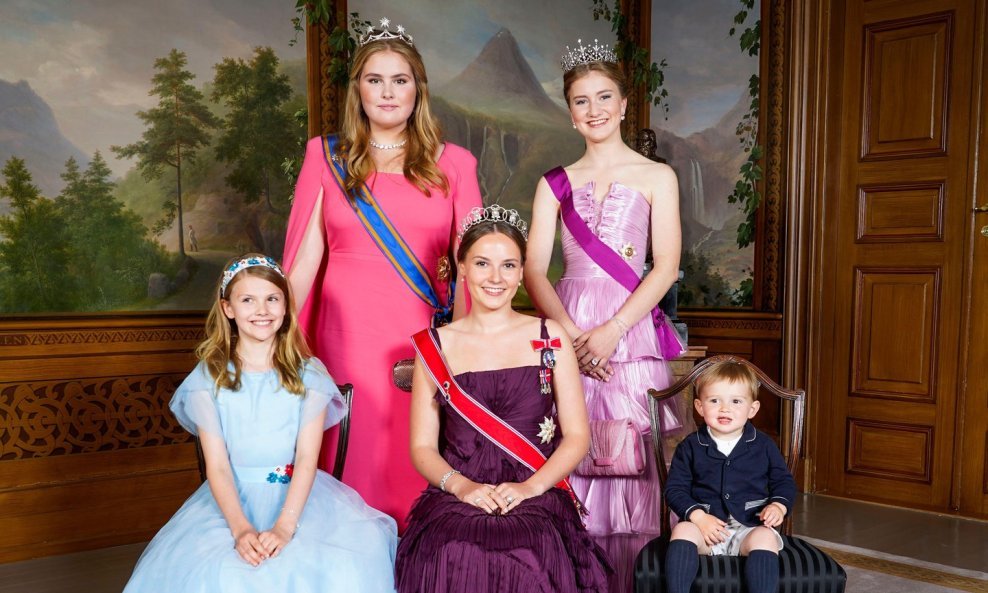 Norveška princeza Ingrid Alexandra, švedska princeza Estelle, luksemburški princ Charles, nizozemska princeza Catharina-Amalia i belgijska princeza Elisabeth