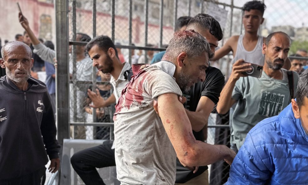 Ranjeni Palestinci dovezeni su u bolnicu Al-Nasser
