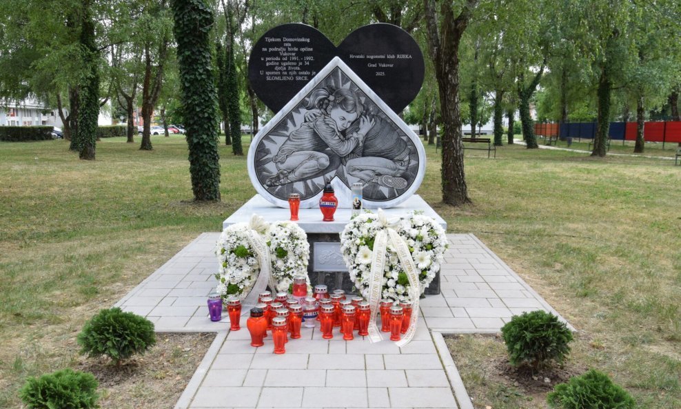 Spomenik ubijenoj djeci Vukovara