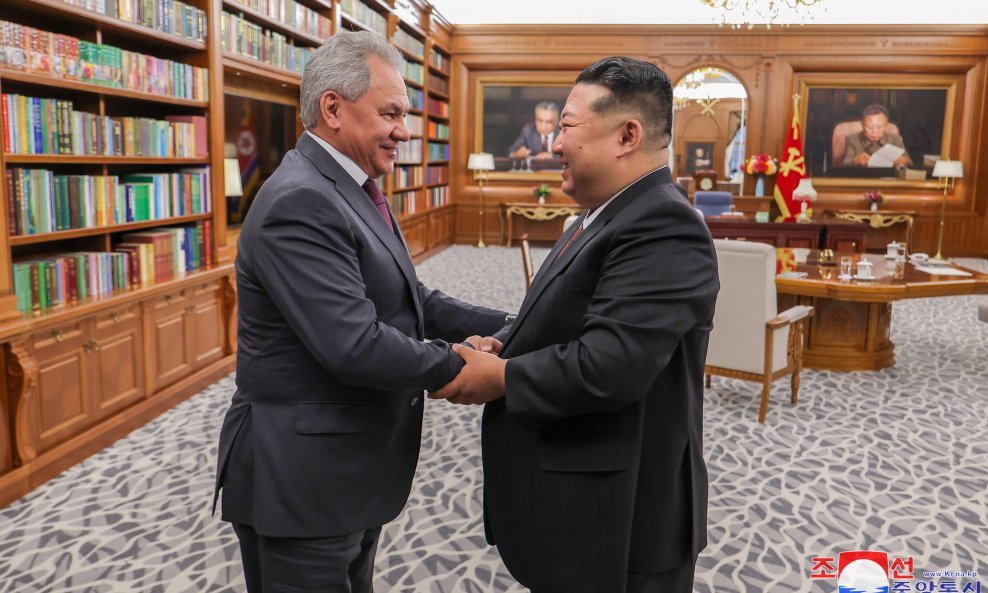 Kim Jong Un i Sergej Šojgu