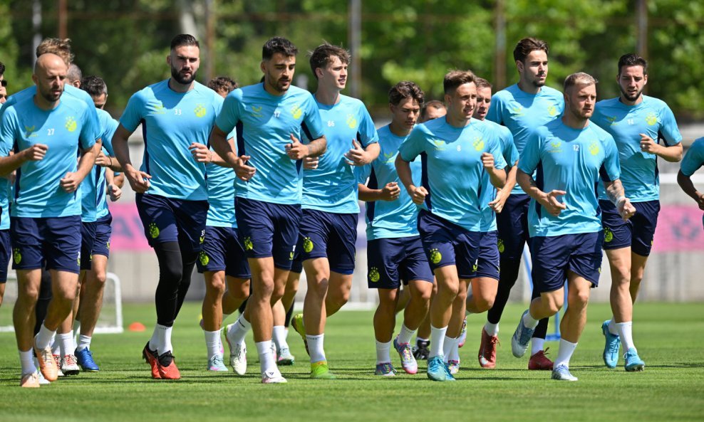 NK Dinamo okupljanje i prvi trening