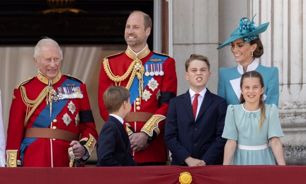 Princ Louis i Kate Middleton s ostatkom kraljevske obitelji