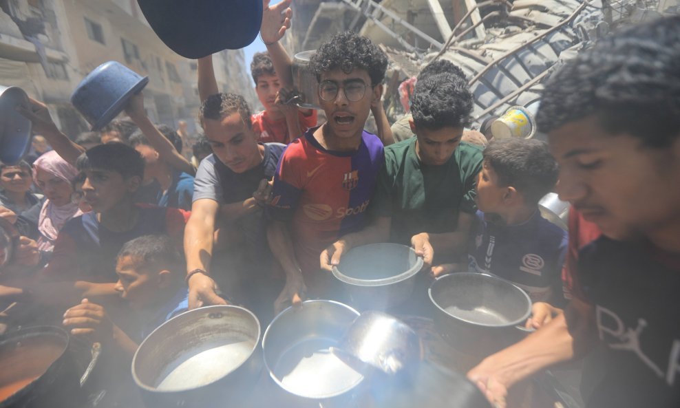 Gladni Palestinci u Gazi