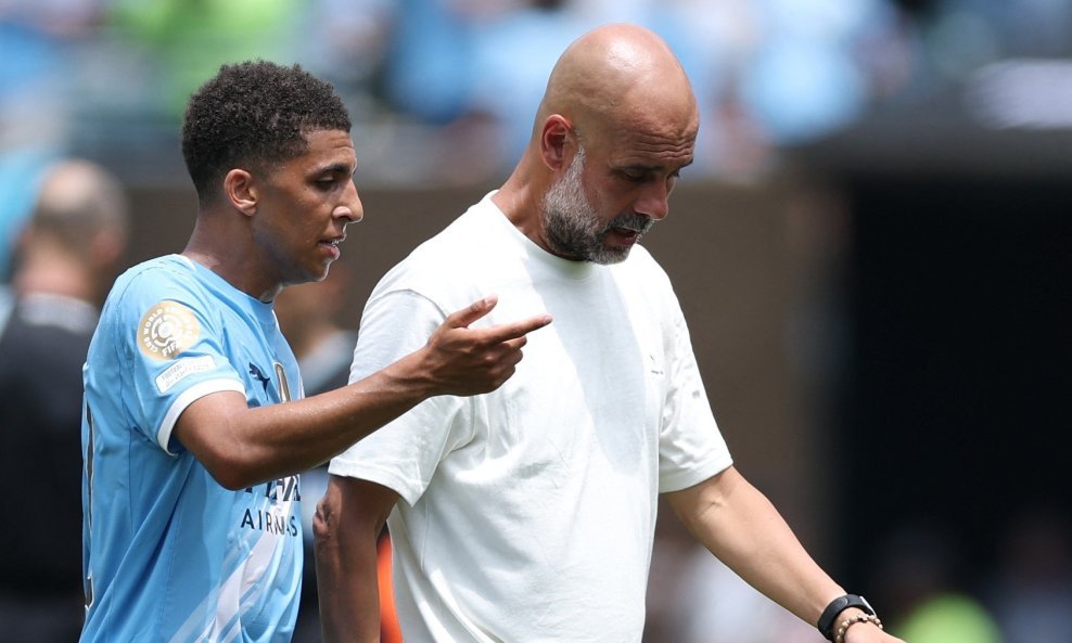 Rico Lewis i Pep Guardiola