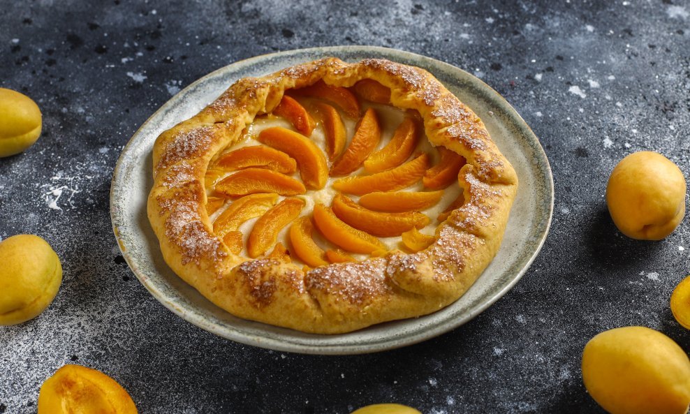 Clafoutis je jednostavan kolač, a nikad ne razočara.