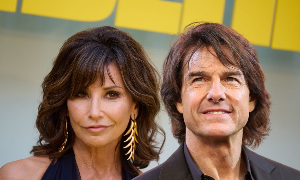 Gina Gershon i Tom Cruise