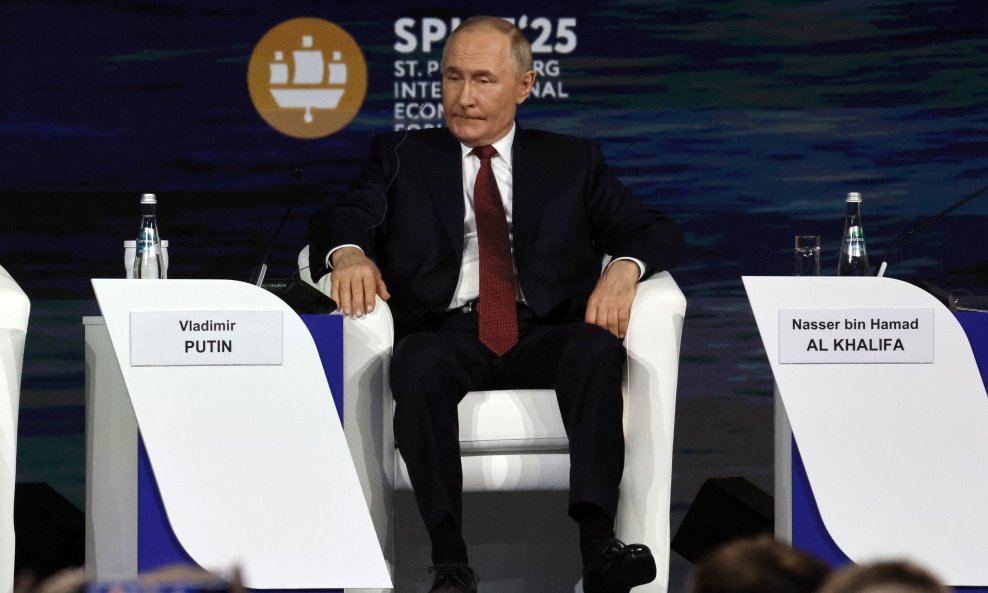Vladimir Putin na ekonomskom forumu u Sankt Peterburgu