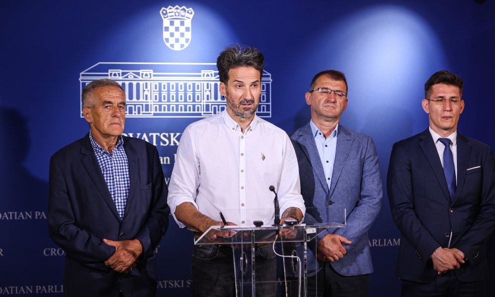 Zastupnici Mosta