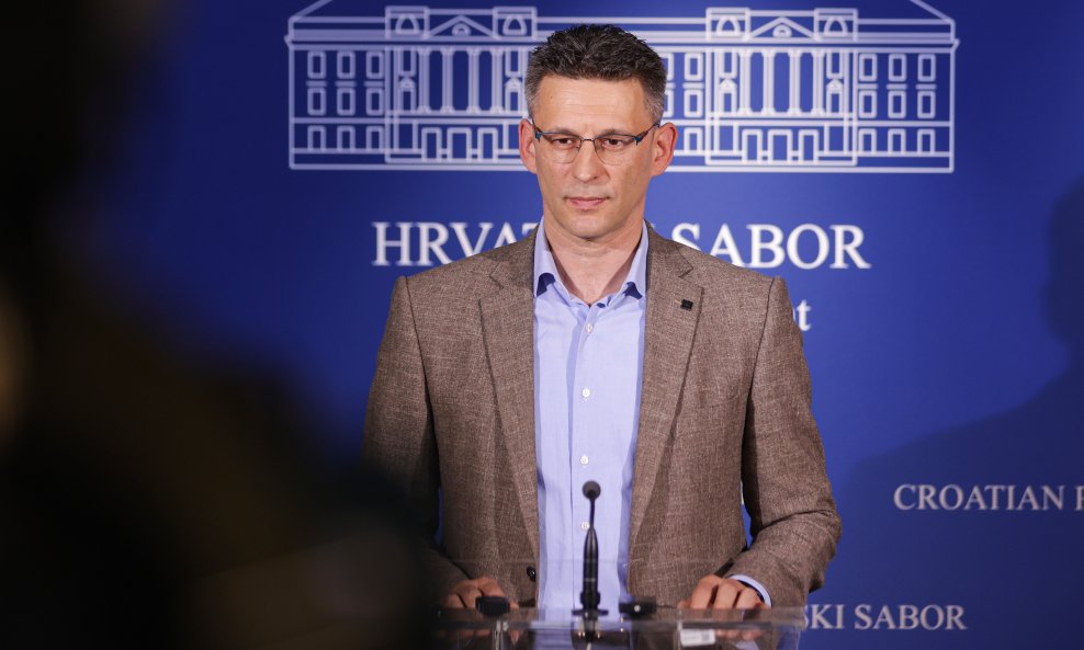 Božo Petrov