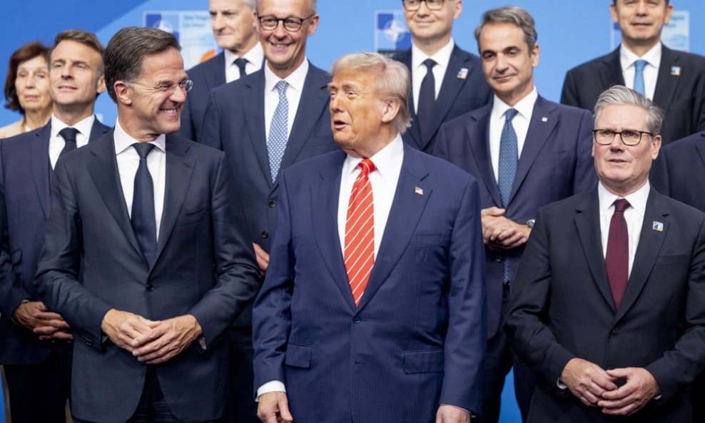 Izrazi lica Ruttea i Trumpa na obiteljskoj fotografiji čelnika zemalja NATO-a govore sve