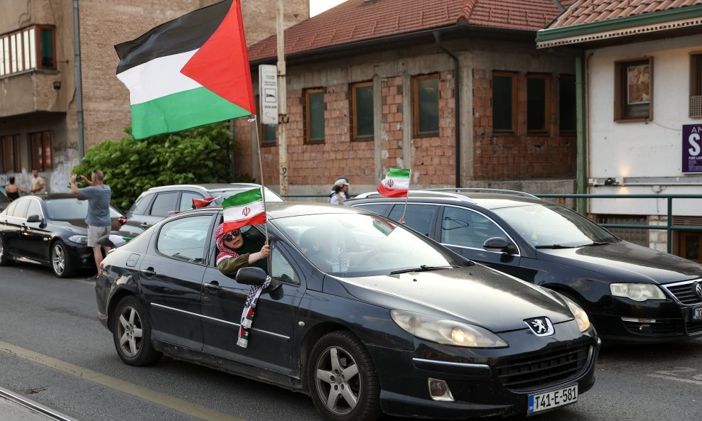 Prosvjedna vožnja automobila u znak podrške otporu Irana i Palestine