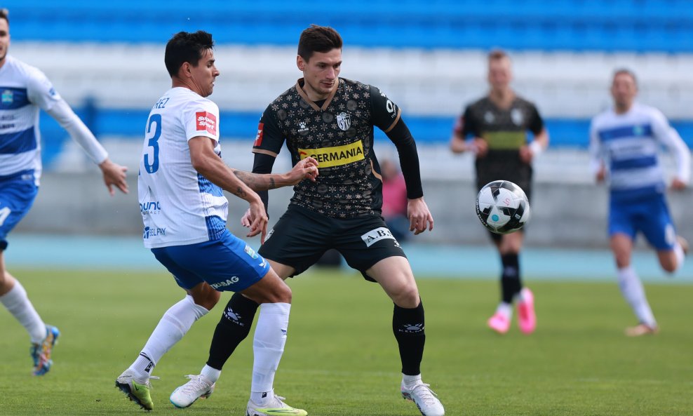 Luka Hujber (desno) vs. Ramon Mierez