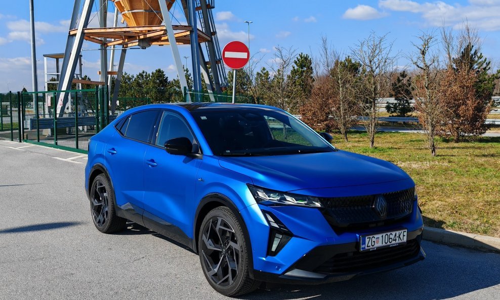 Renault Rafale atelier Alpine E-Tech plug-in hybrid 4x4 300