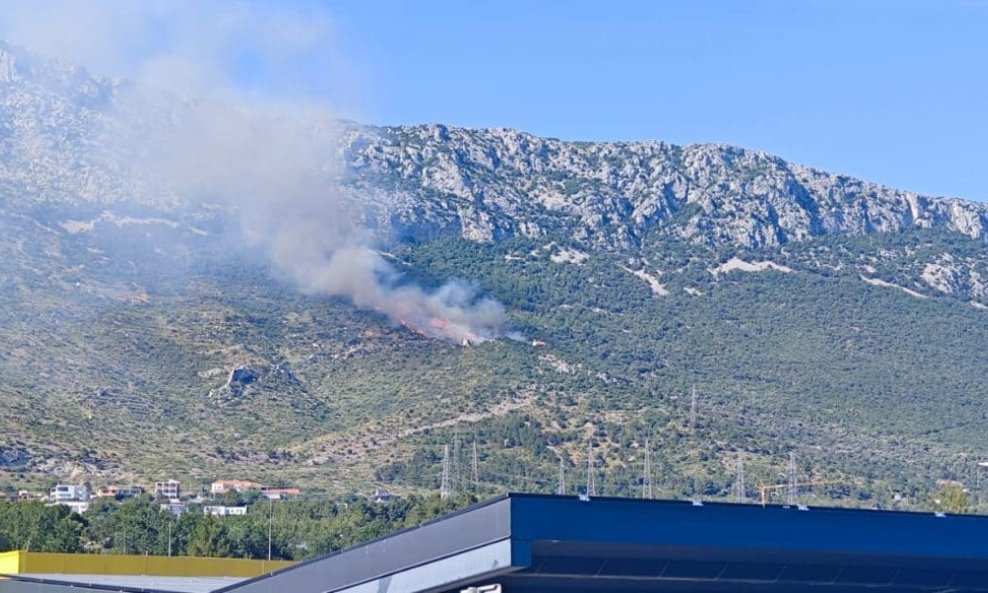 Požar iznad Kaštela