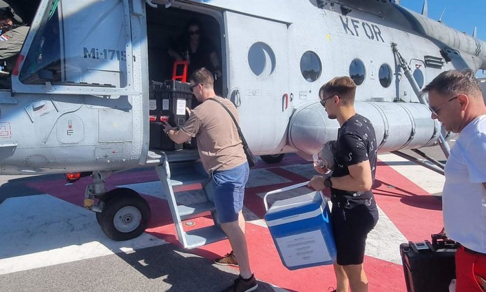Helikopterom HRZ-a transportirano srce