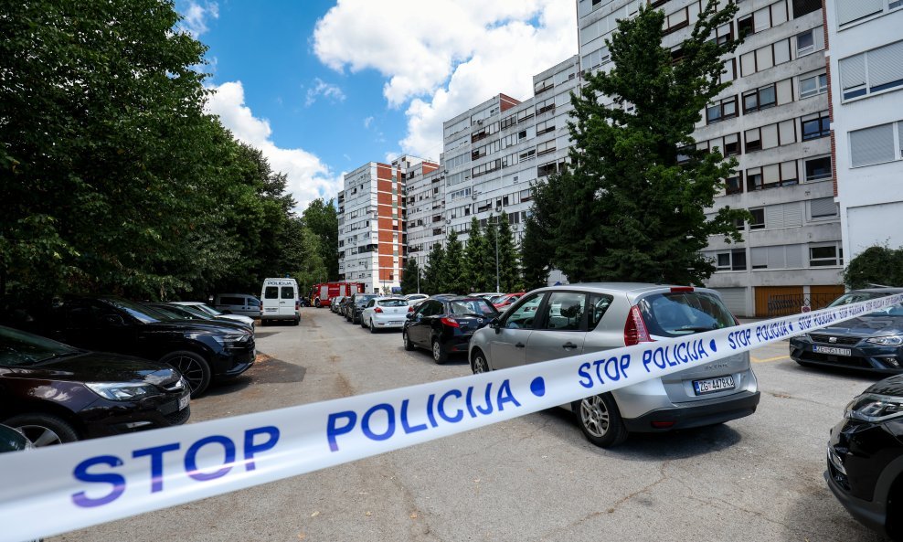 Policija provodi očevid nakon pada žene sa zgrade