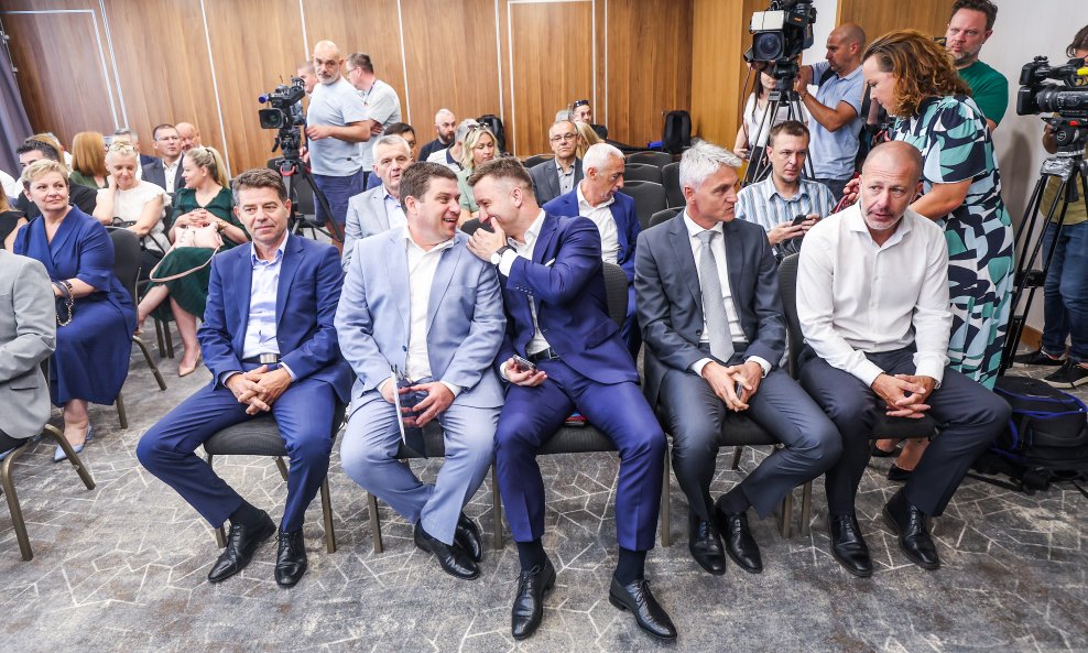 Potpisan ugovor o kupoprodaji 13 novih vlakova