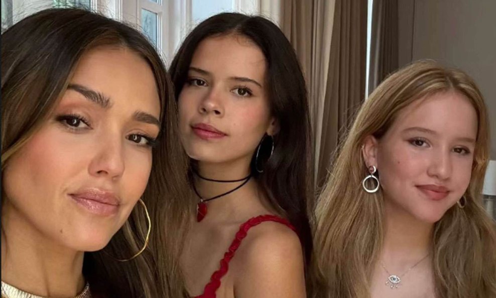 Jessica Alba s kćerima Honor i Haven