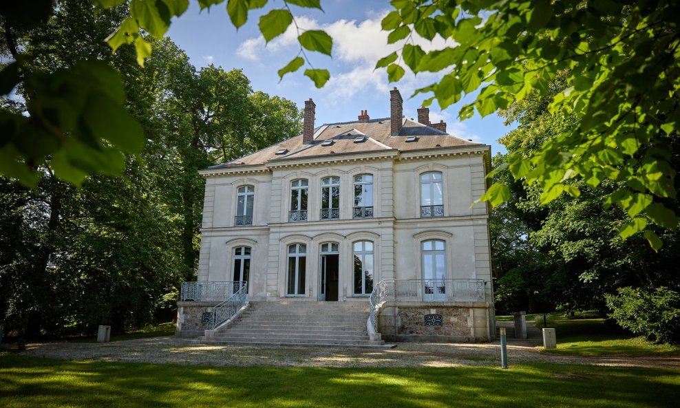 Vila u francuskom selu Louveciennes