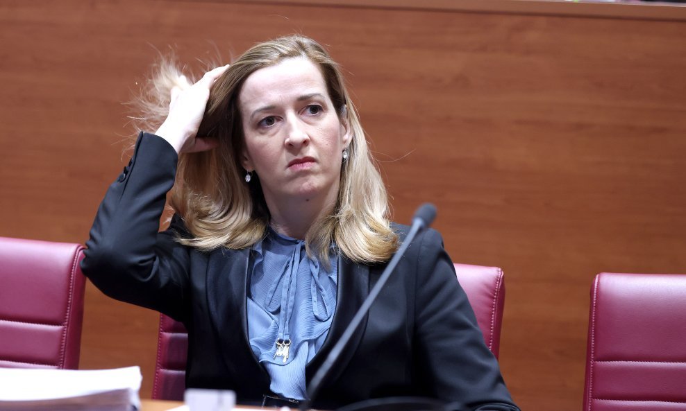 Mirela Ahmetović
