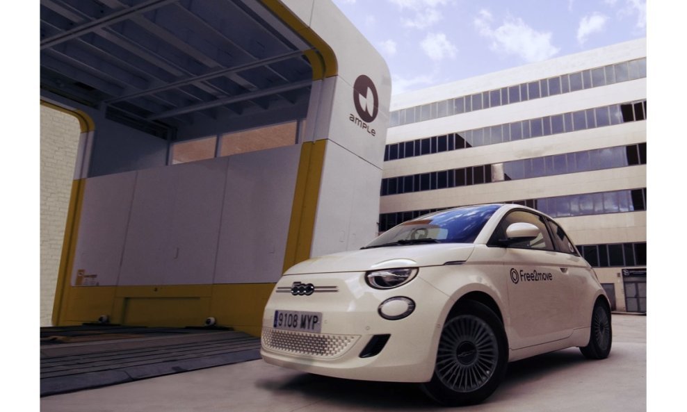 Fiat 500e Ample - zamjena baterije u 5 minuta