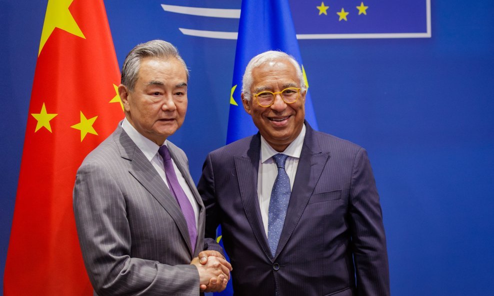 Wang Yi i Antonio Costa