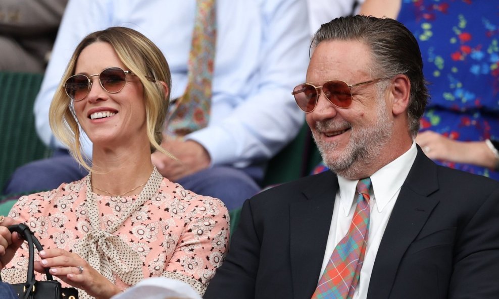 Russell Crowe i Britney Theriot