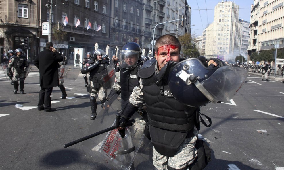 Bitka srpske policije i huligana