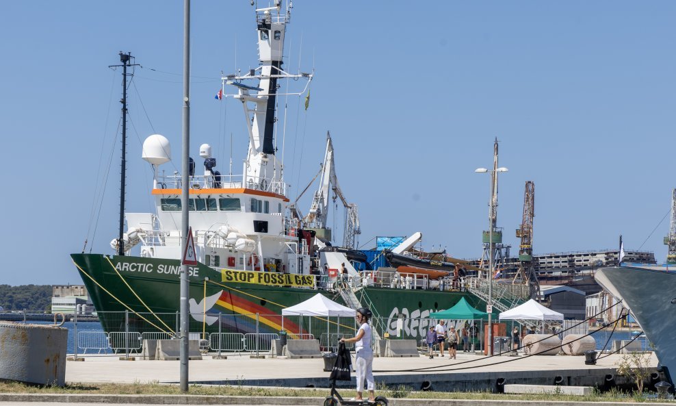 Greenpeaceov brod Arctic Sunrise u Puli