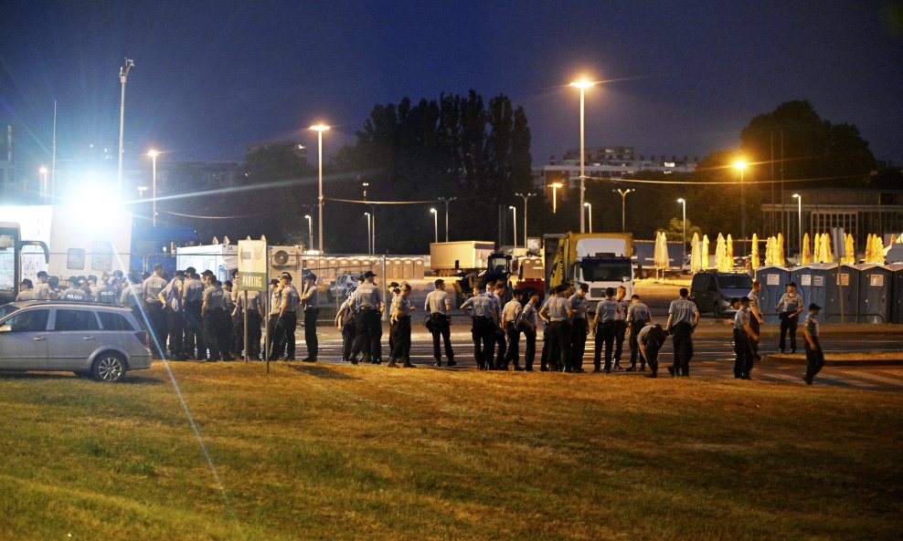 Atmosfera na Hipodromu večer prije koncerta Marka Perkovića Thompsona.