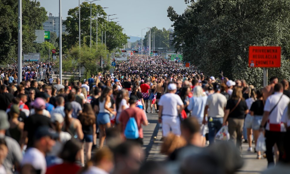 Kolone prema Hipodromu