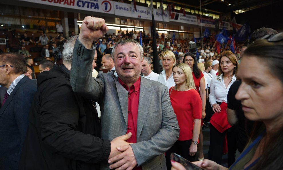 Dušan Bajatović na skupu Vučićeve i Dačićeve koalicijske liste u Srbobranu, svom rodnom kraju na zapadu Vojvodine