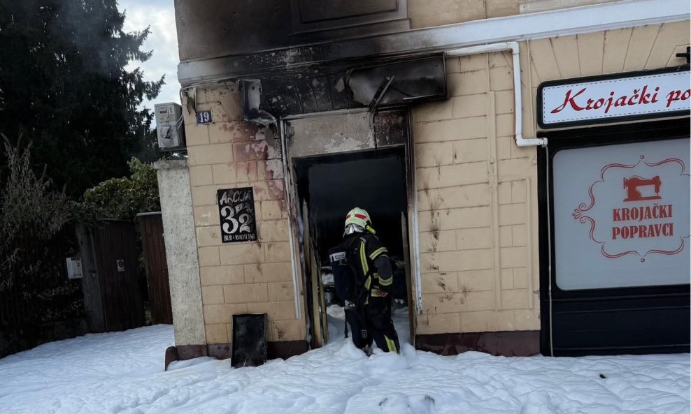 Požar u kemijskoj čistionici u Samoboru