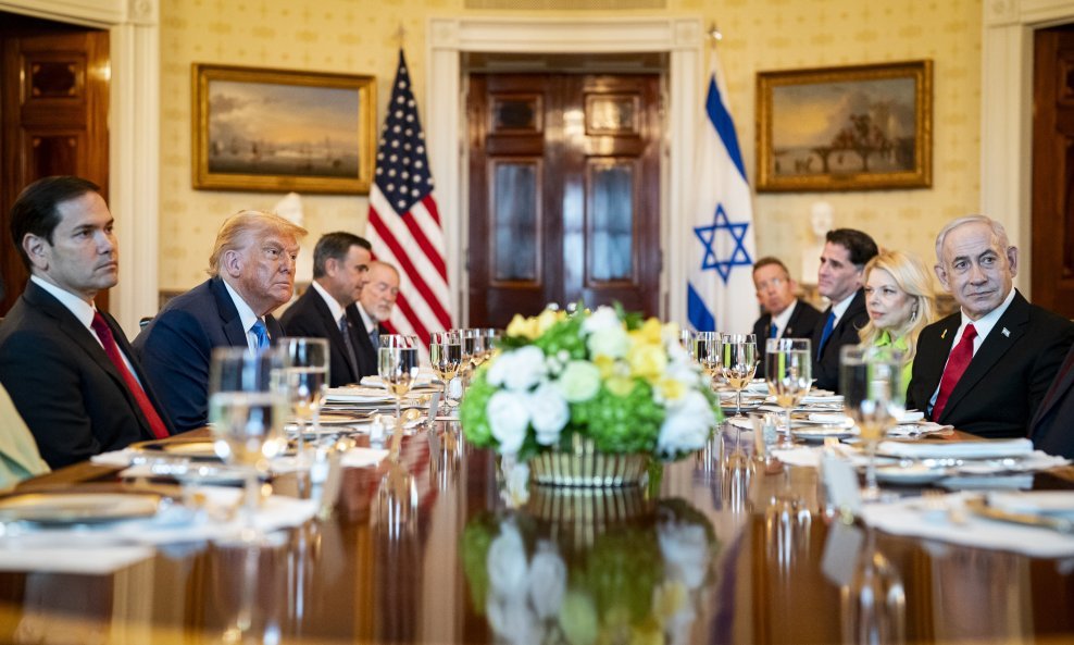 Donald Trump i Benjamin Netanyahu na večeri u Bijeloj kući