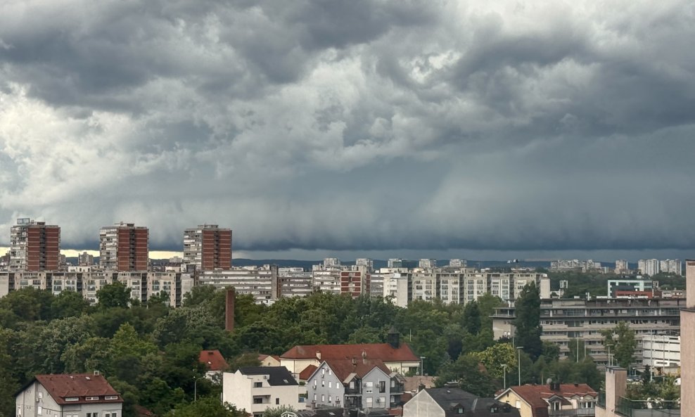 Olujni oblaci u Zagrebu