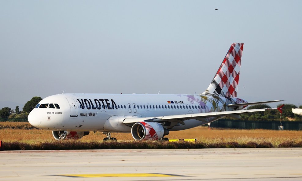 Muškarca usisao motor aviona