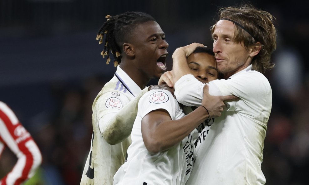 Modrić i Rodrygo u zagrljaju