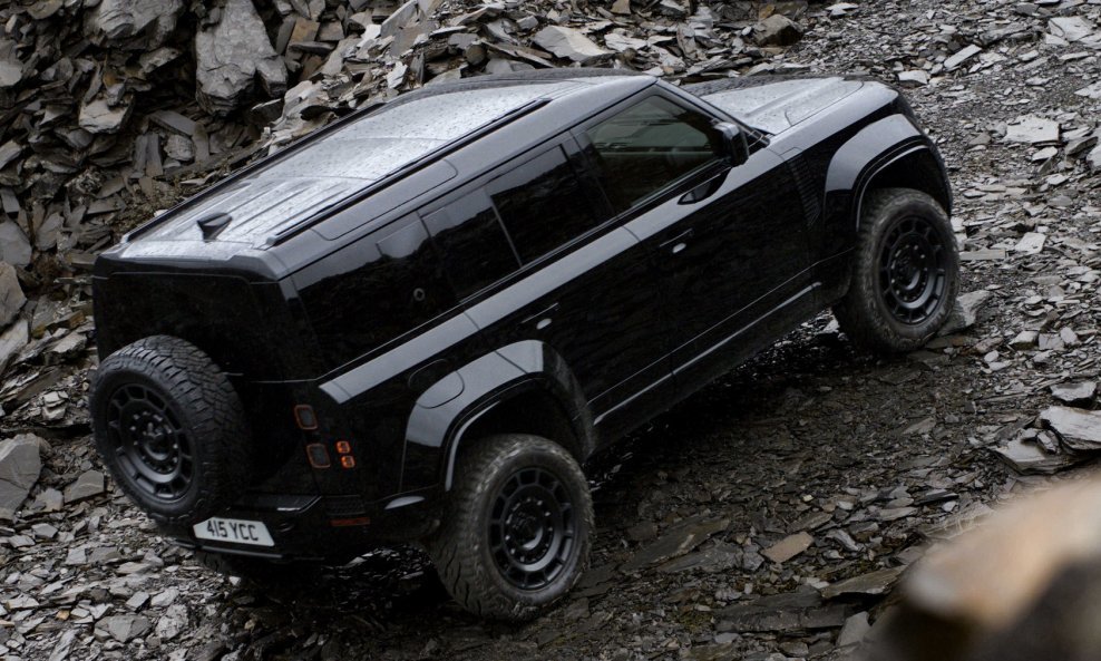 Defender OCTA Black je posebno izdanje serije Defender OCTA