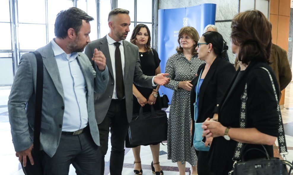 Izjave nakon pregovora sindikata i Vlade