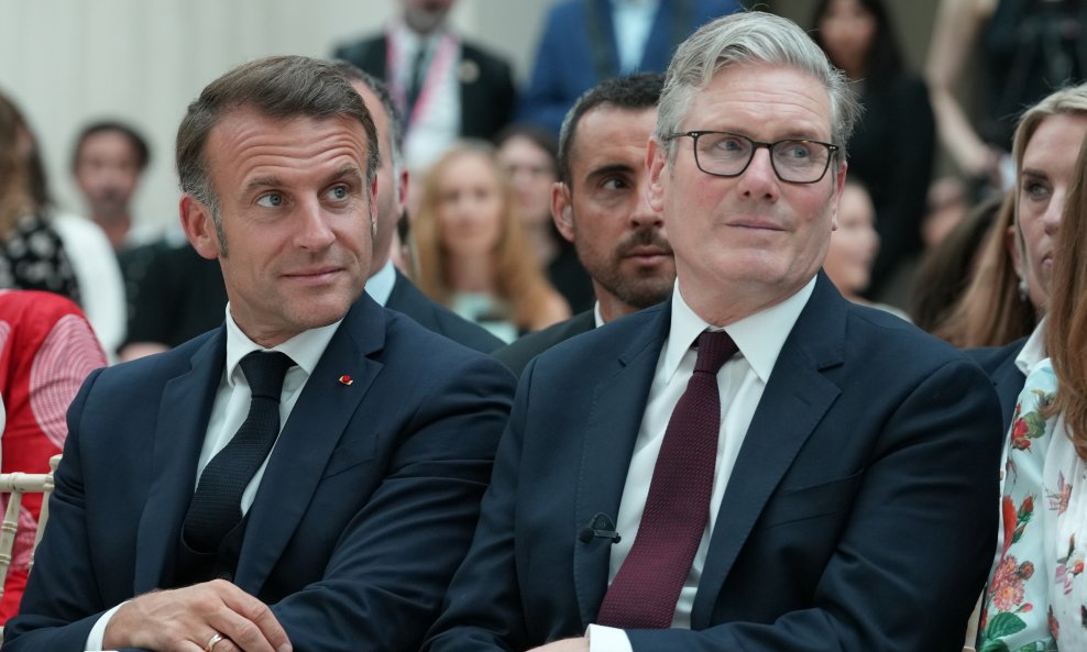 Emmanuel Macron and Keir Starmer