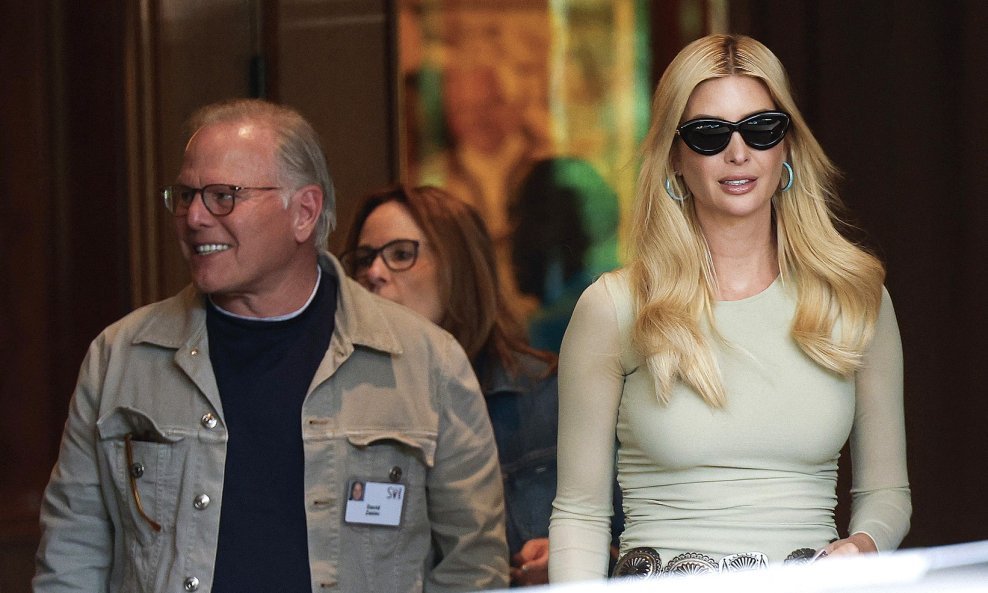 Ivanka Trump u uskoj haljini s remenom u stilu vesterna