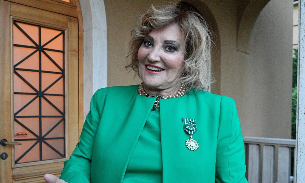 Tereza Kesovija